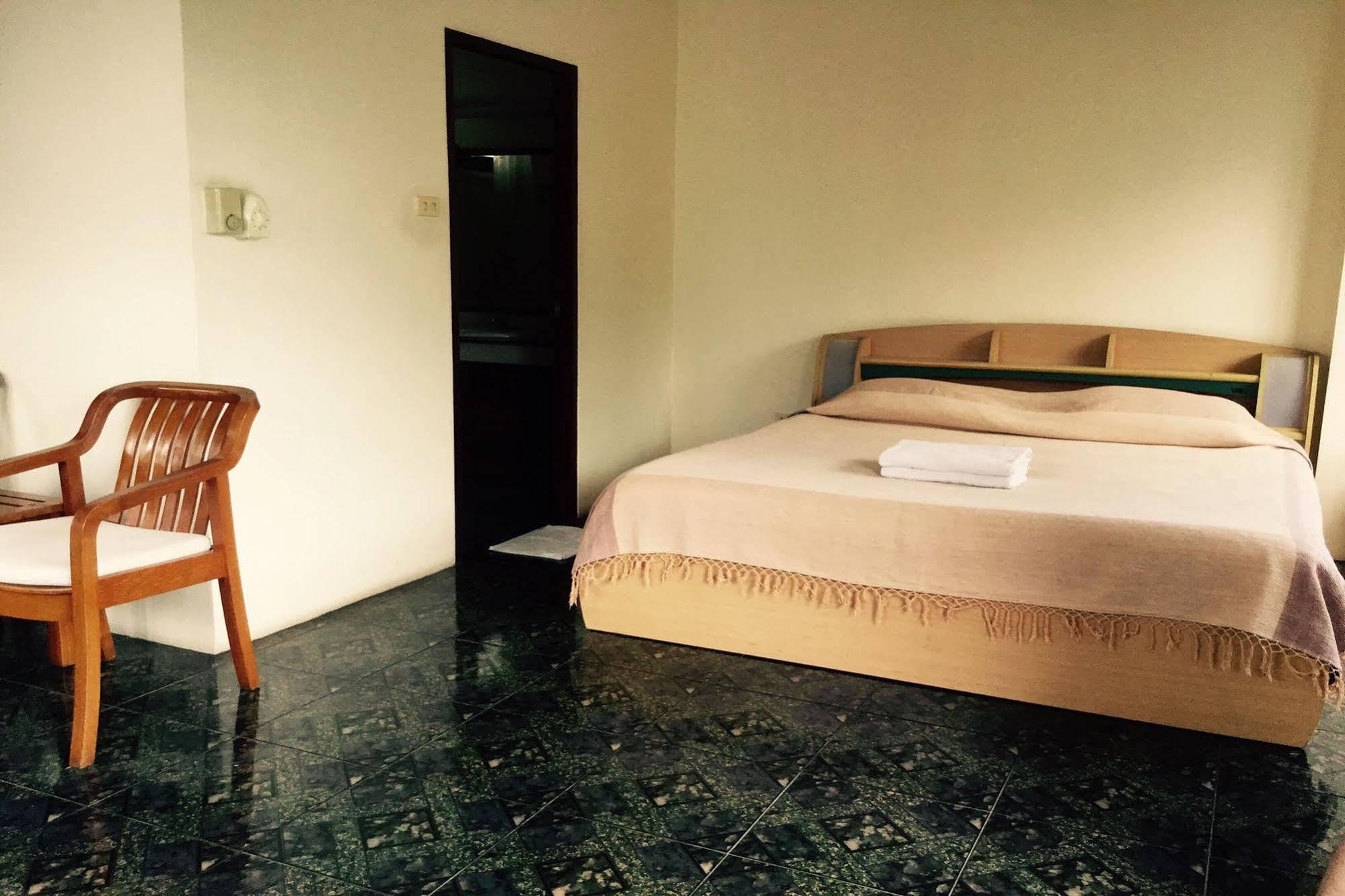 Hotel Shagwell Mansions Pattaya Esterno foto
