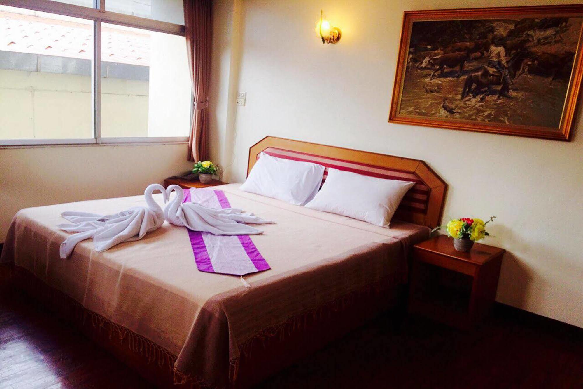 Hotel Shagwell Mansions Pattaya Esterno foto