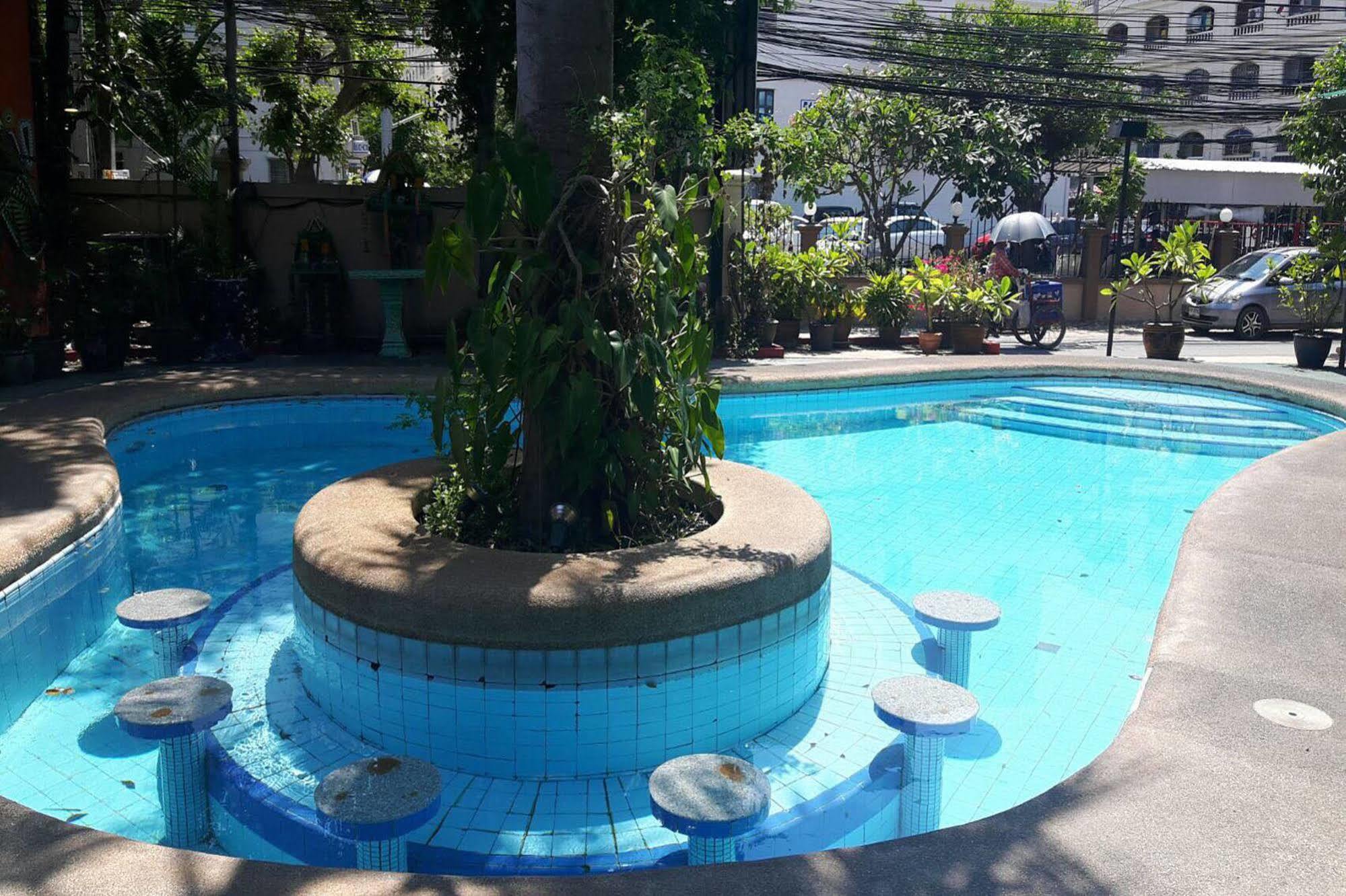 Hotel Shagwell Mansions Pattaya Esterno foto
